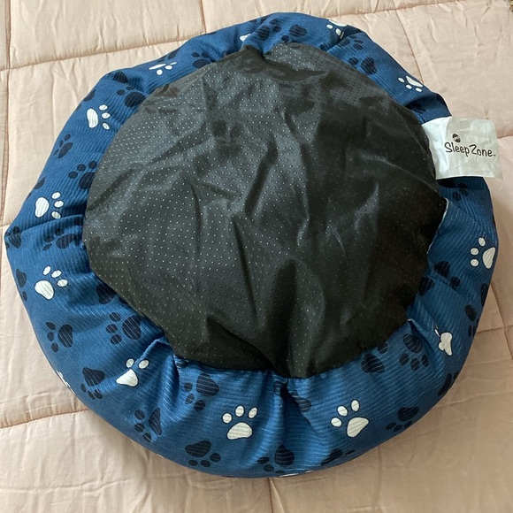 2/$28 or 1/$20 Spot Sleep Zone Cozy Pet Bed for Cats & Small Dogs 20β x 20β x 8β - Picture 4 of 7